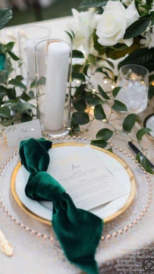 Golden plates, green napkins, and candles