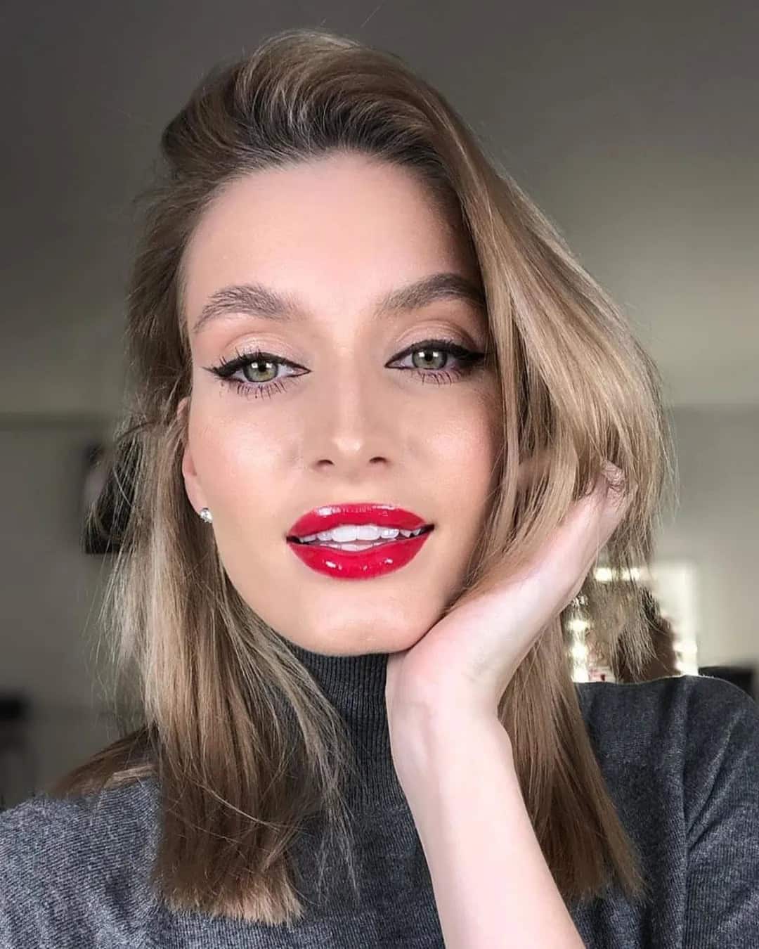 Red Lips Makeup For Mother Of The Bride