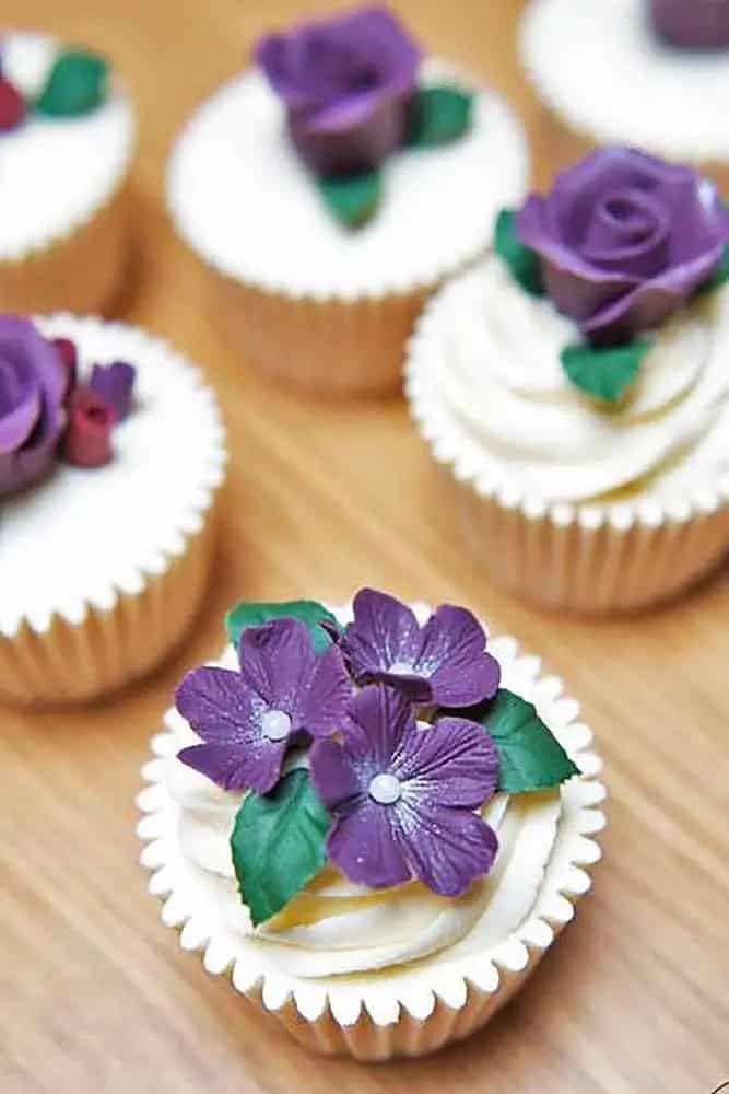 Color Accent For Cupcake With Flowers Toppers