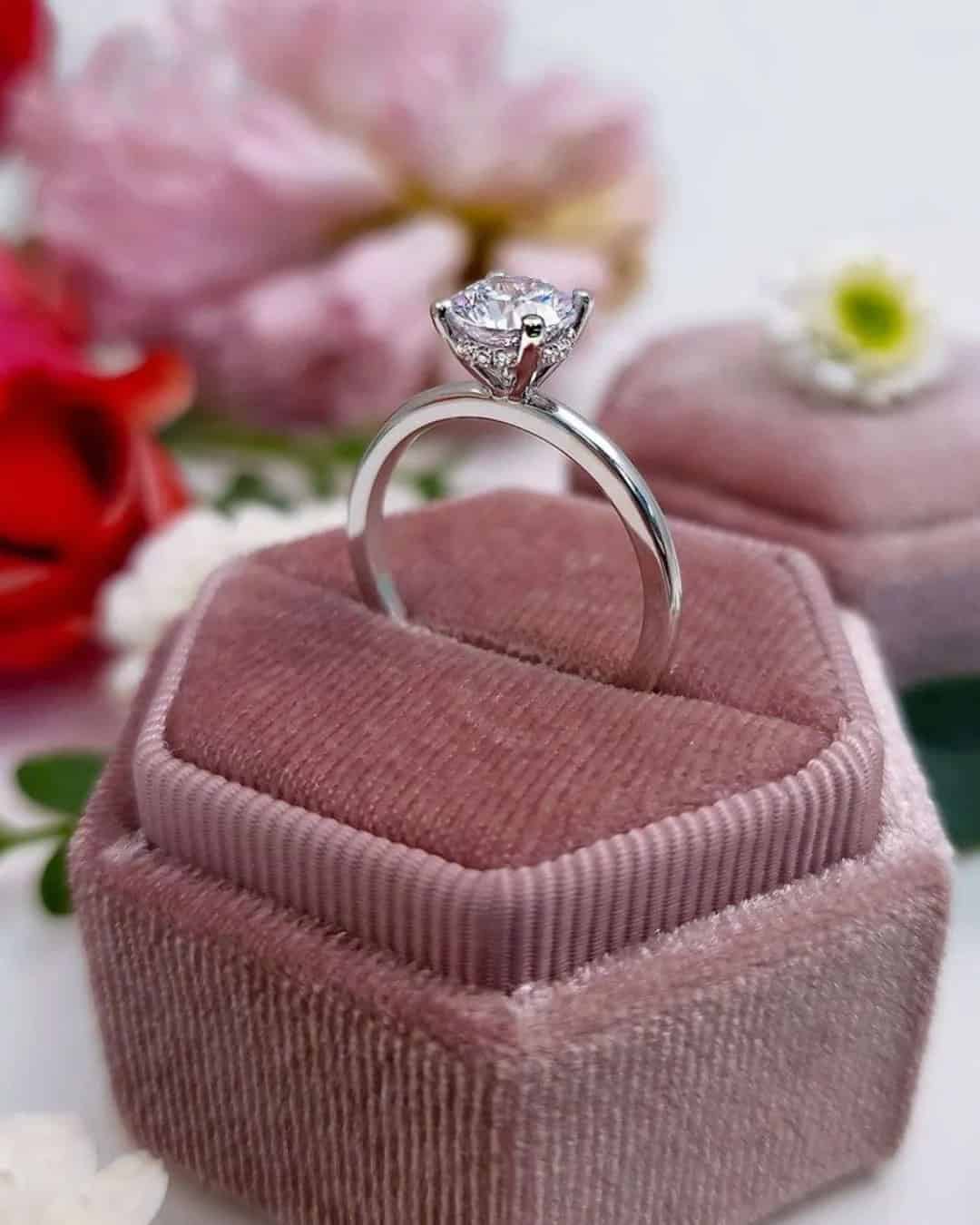 Round Brilliant Cut Engagement Rings