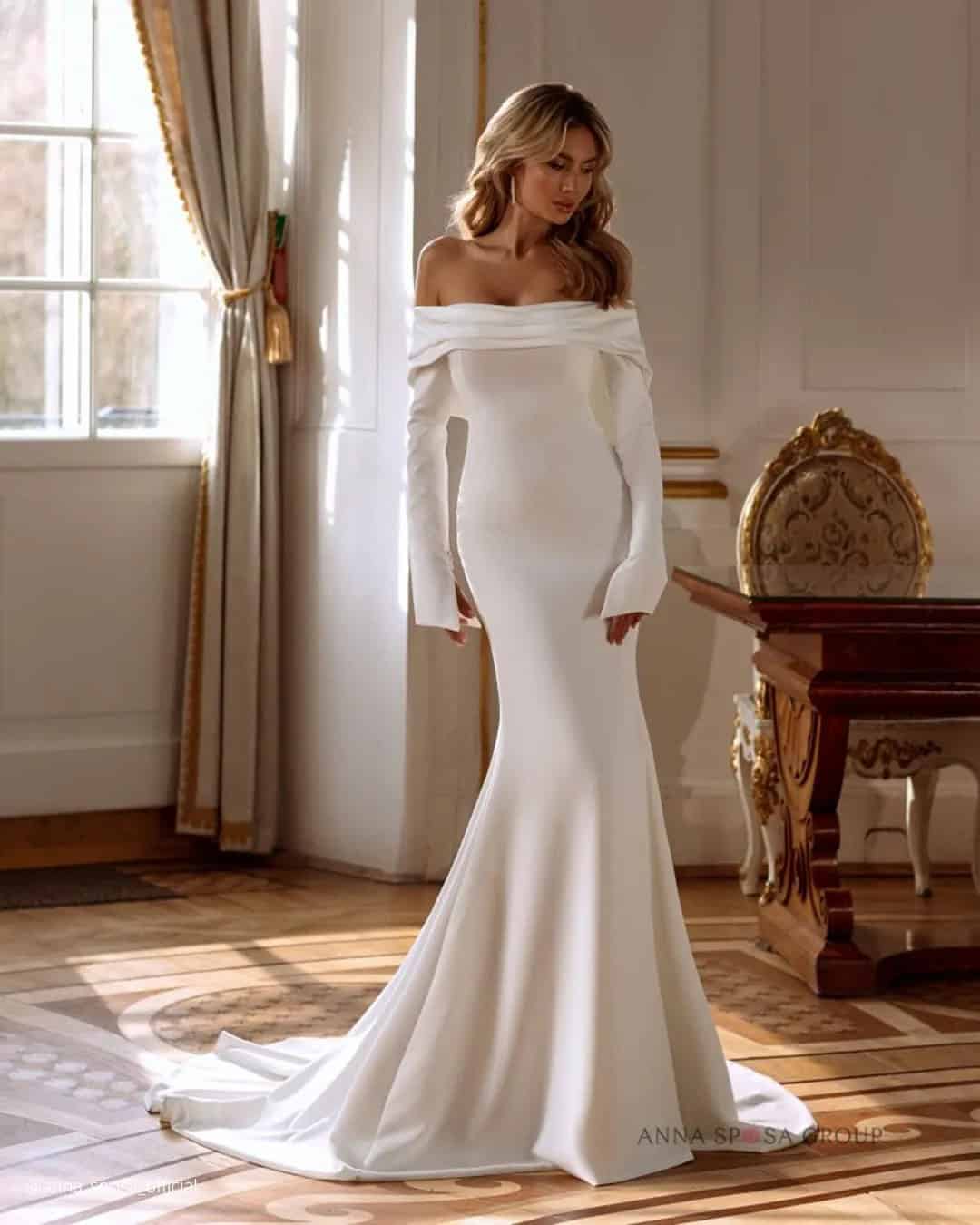 Simple Long Sleeve Wedding Gowns