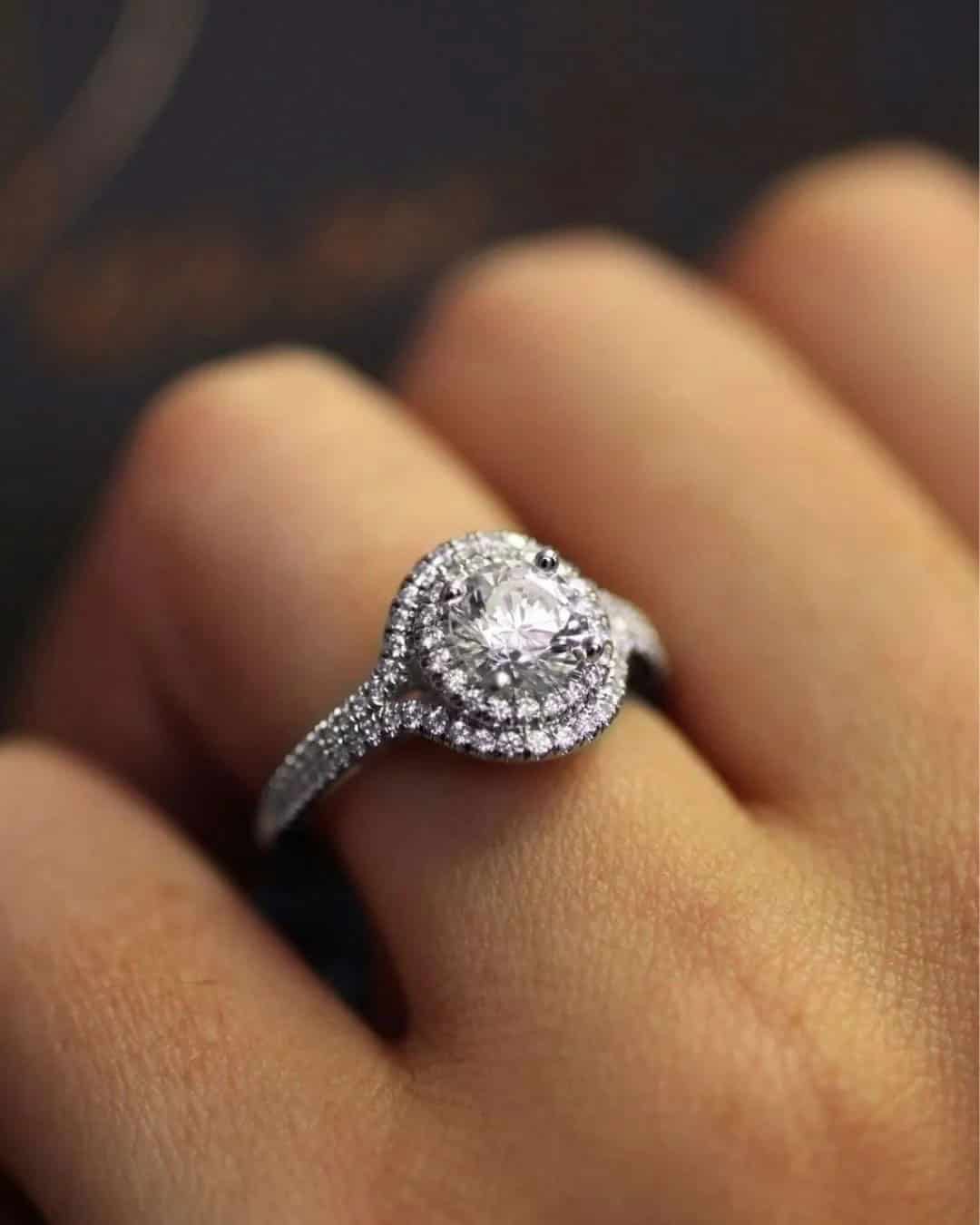 Round Cut Engagement Rings