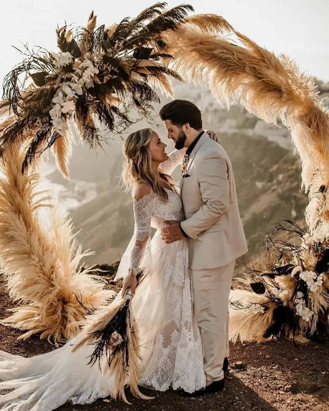 Trends in rust wedding theme – Dried flowers & pampas grass