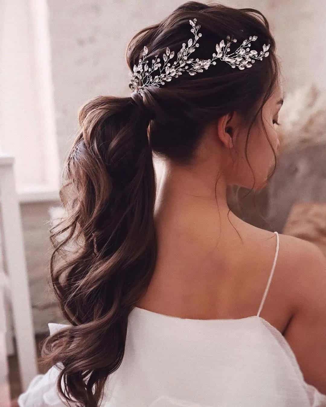 Choosing the Best Wedding Hair Accessory