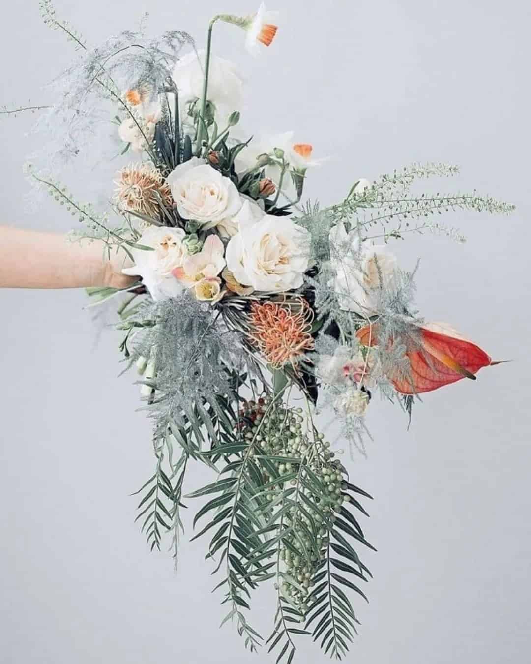 Stunning Wedding Bouquets for the Winter Season