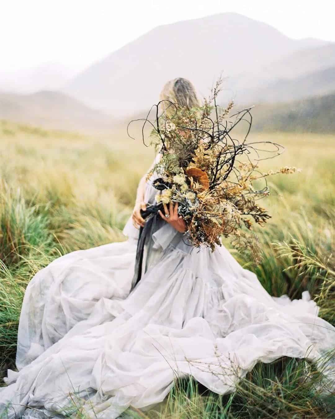 Amazing Wedding Bouquets With Wild Flowers