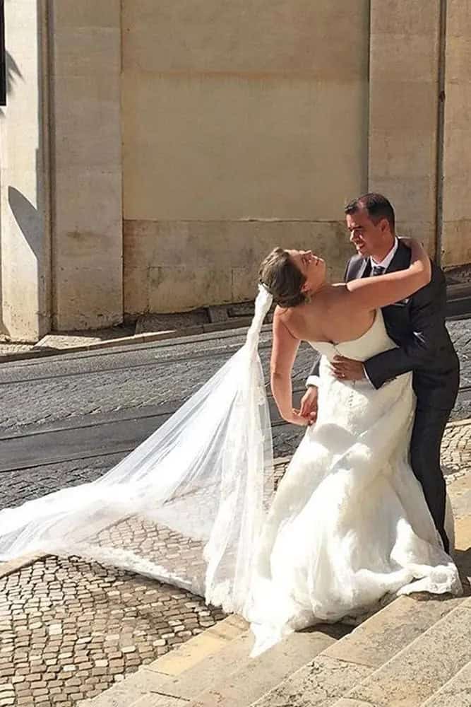 Unusual Wedding Poses Of Bride And Groom