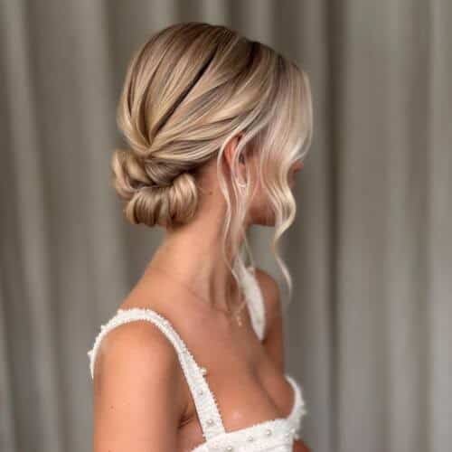 Minimalistic low bun