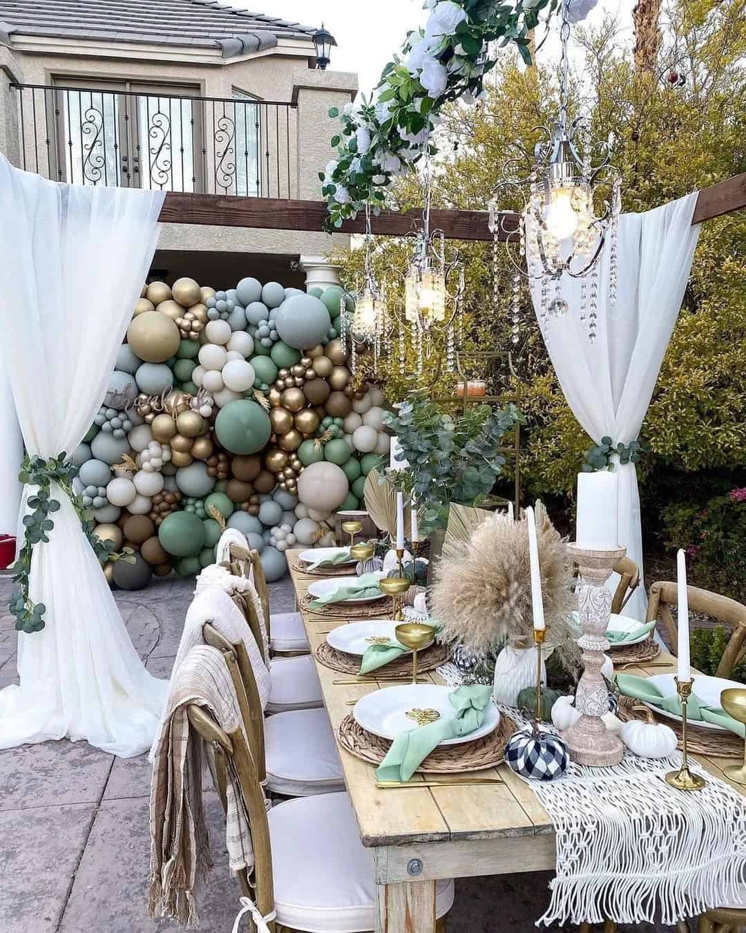 Amazing Balloons & Flowers Wedding Decorations