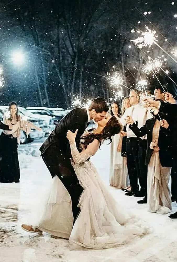 Evening Winter Wedding Photo Ideas