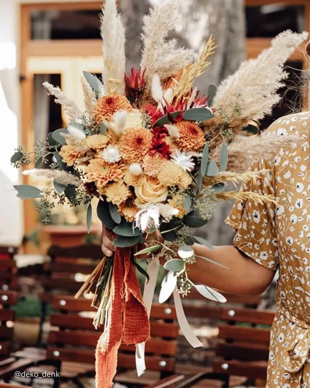 Trendy Wedding Rust-Colored Bouquets