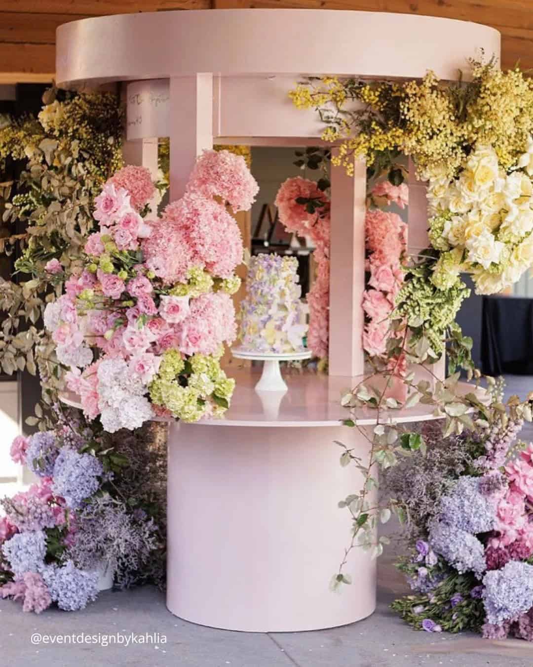 Wedding Flower Decor Ideas At The Tables