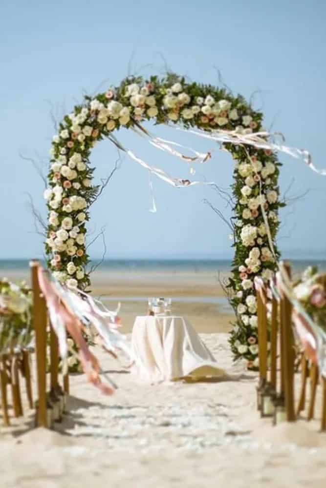 Decor For A Romantic Wedding On The Beach