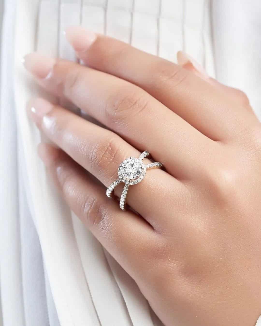 Round Engagement Rings