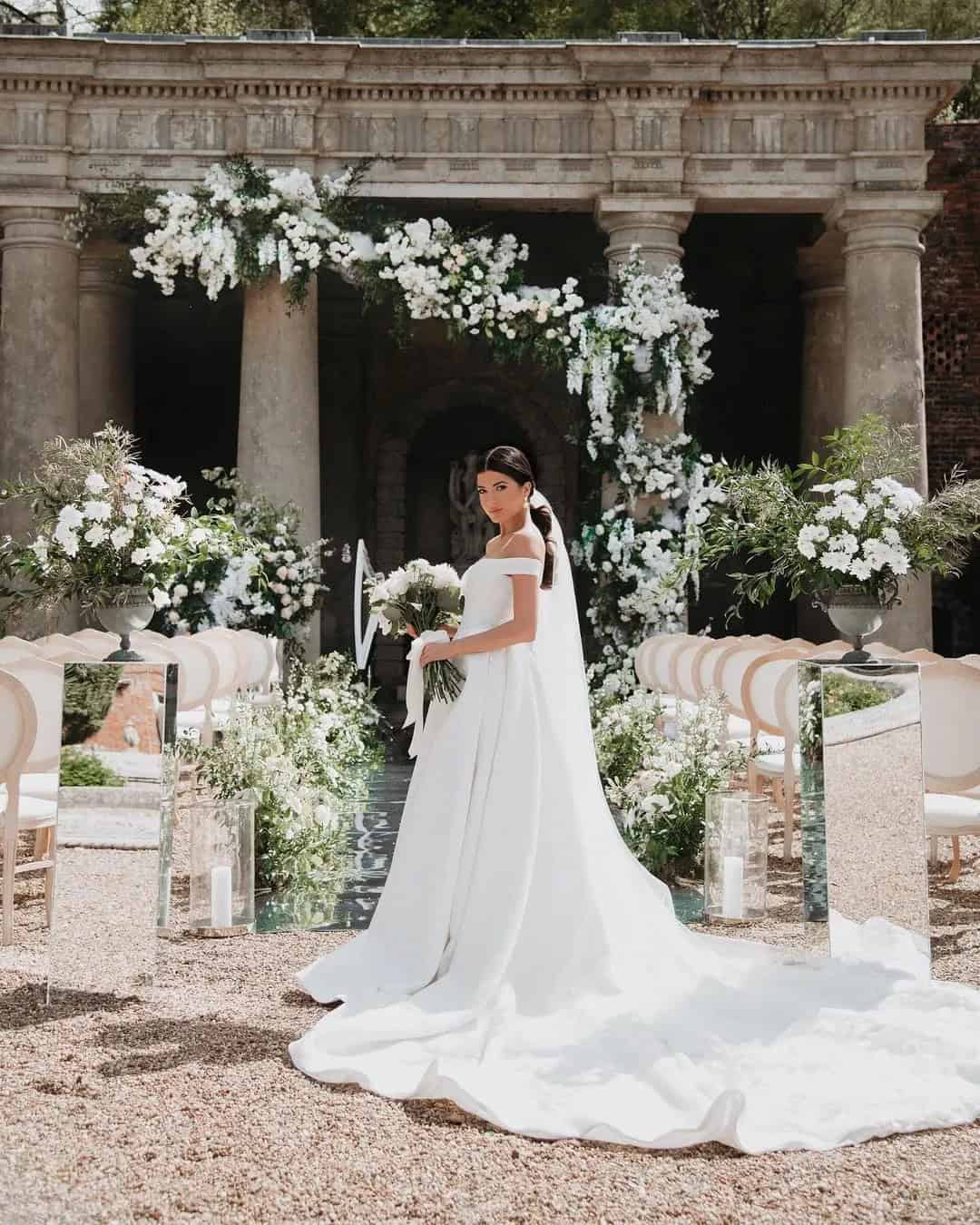 Mirror Ceremony Decor