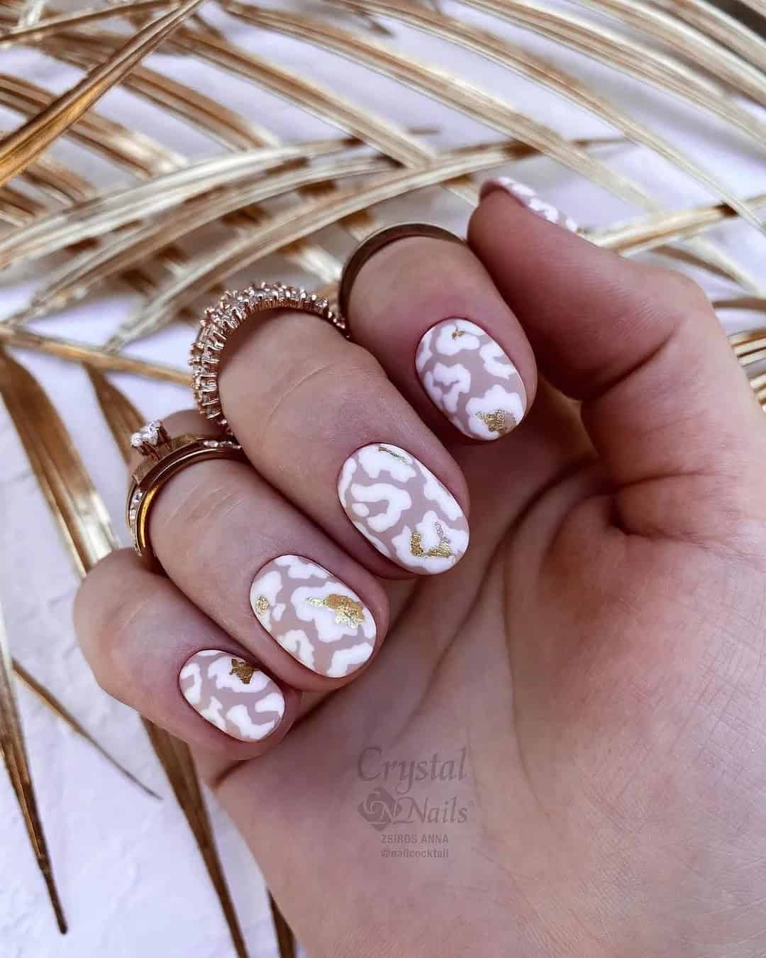 Oval and Almond Short Nails