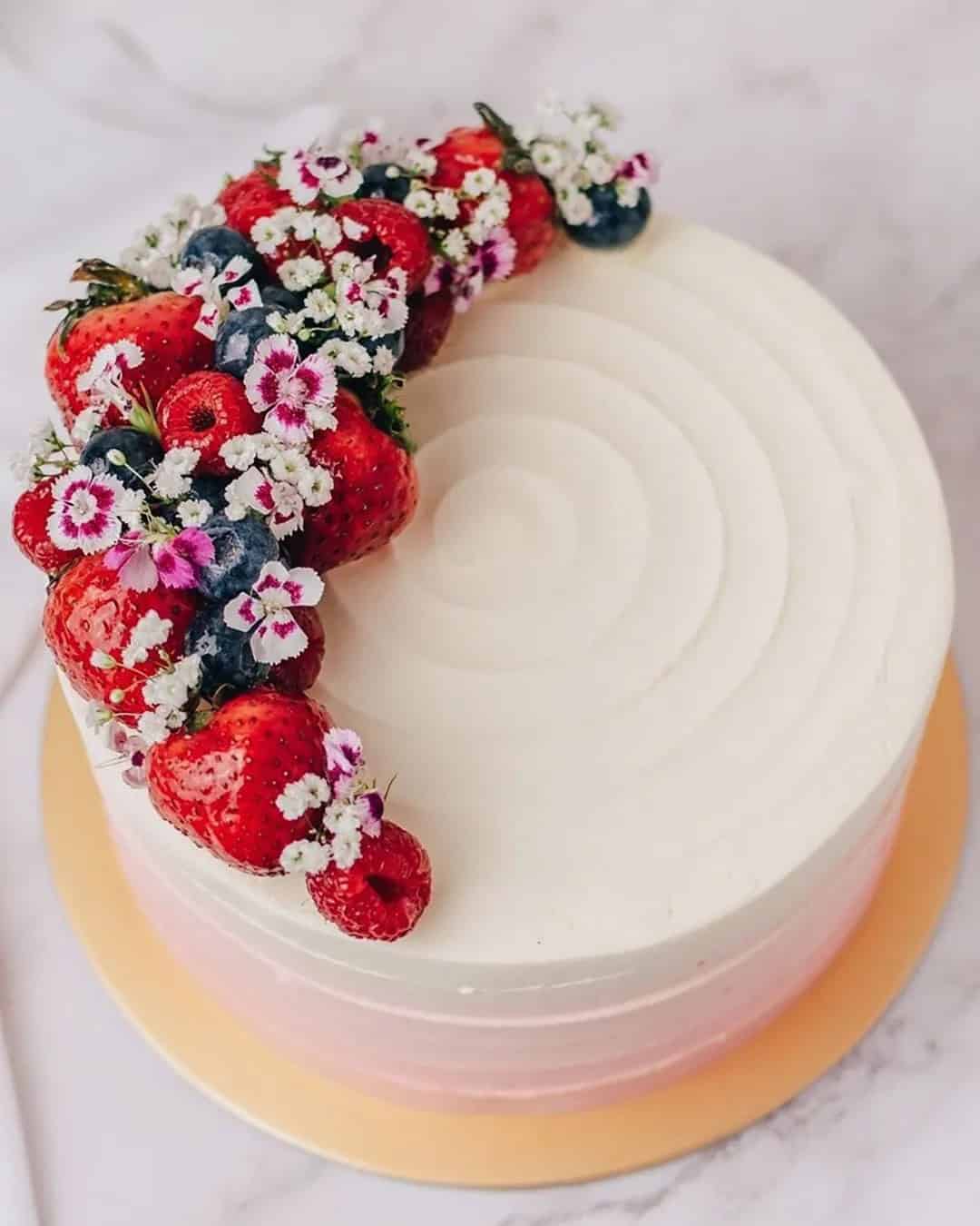 Wedding Cakes With Berries