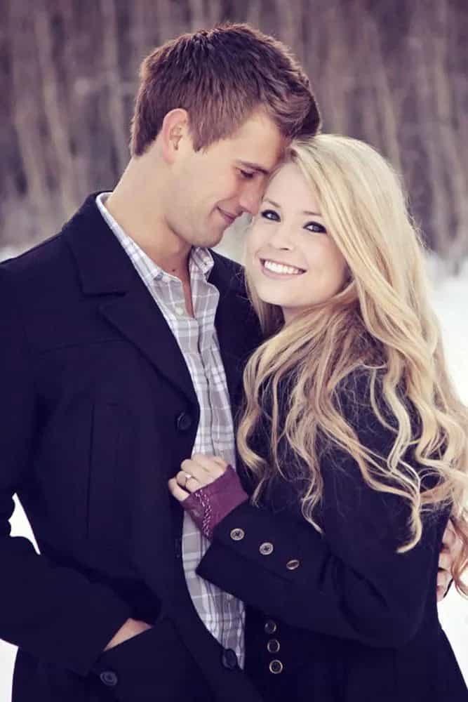 Engagement Photos In The Snow