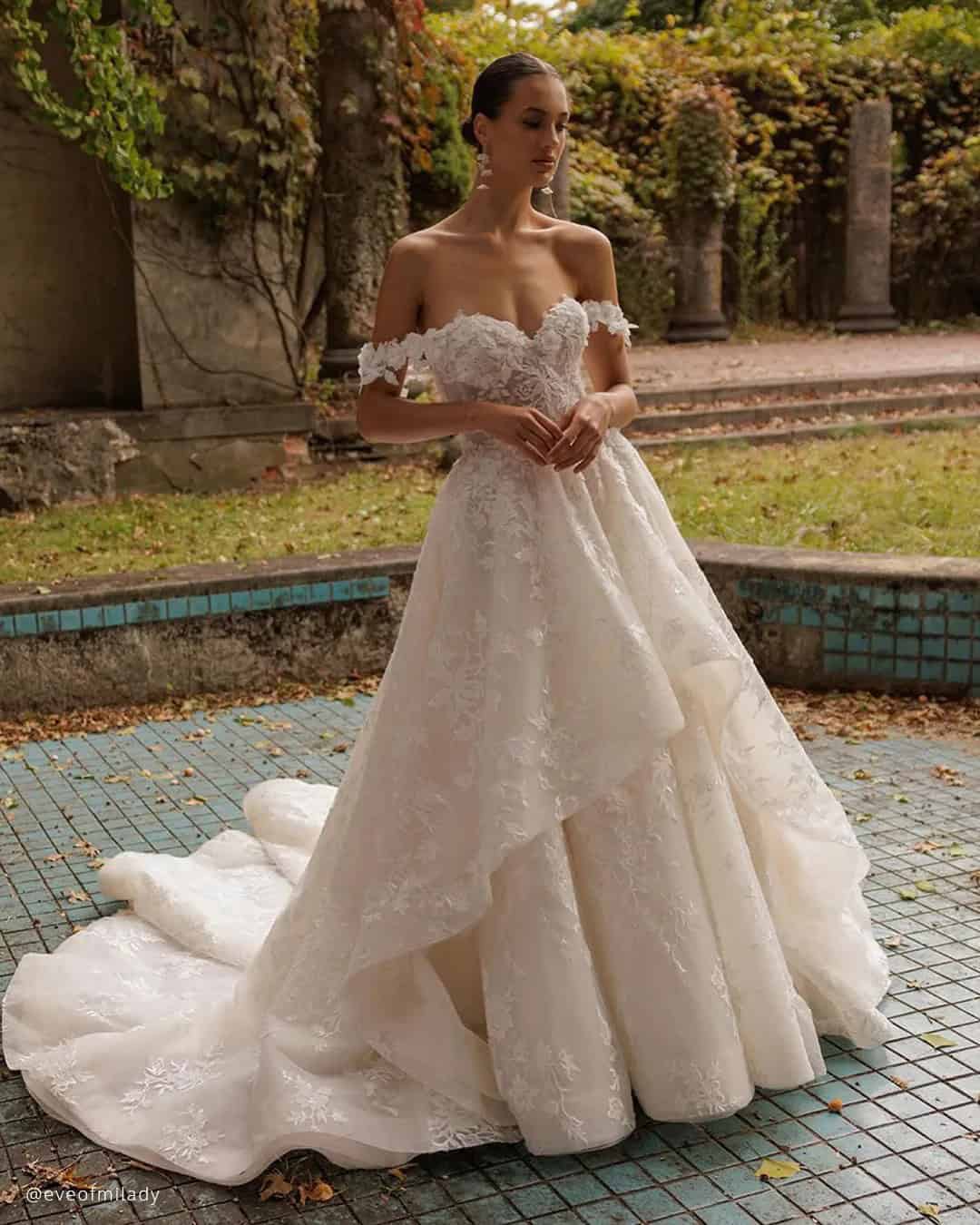 Lace Sweetheart Neckline Wedding Dresses