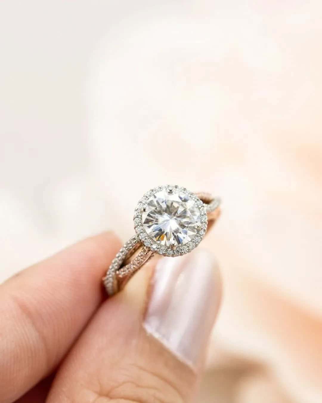 Diamonds Halo Engagement Rings