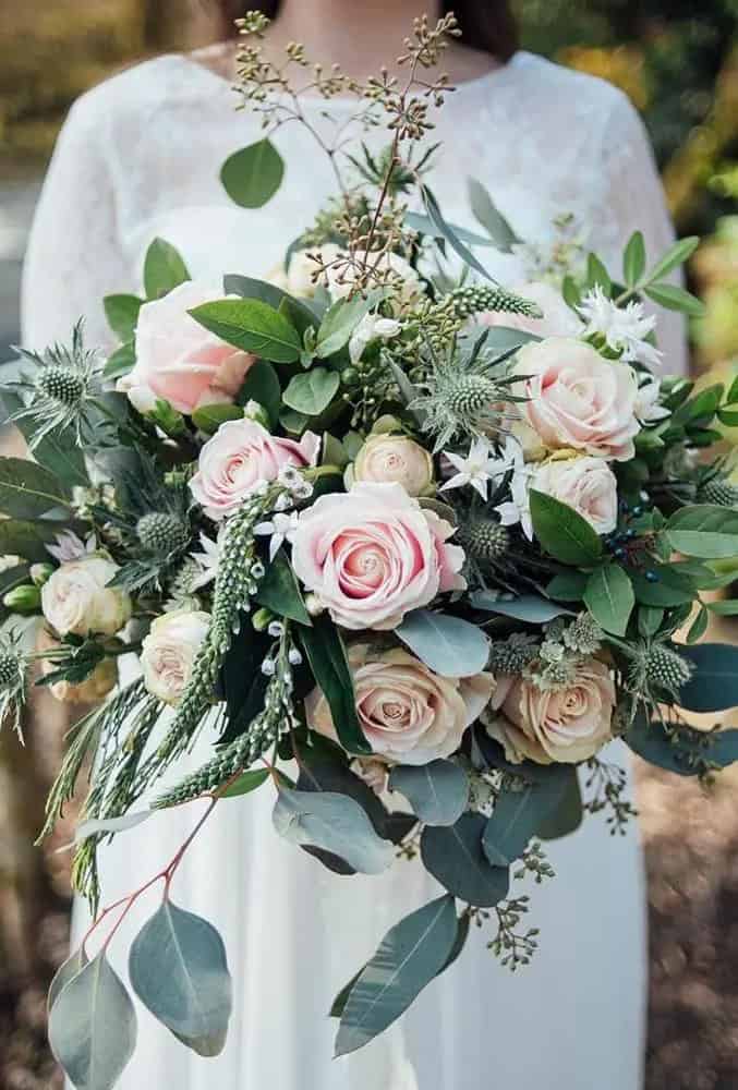 “Wedding Bouquets With Roses