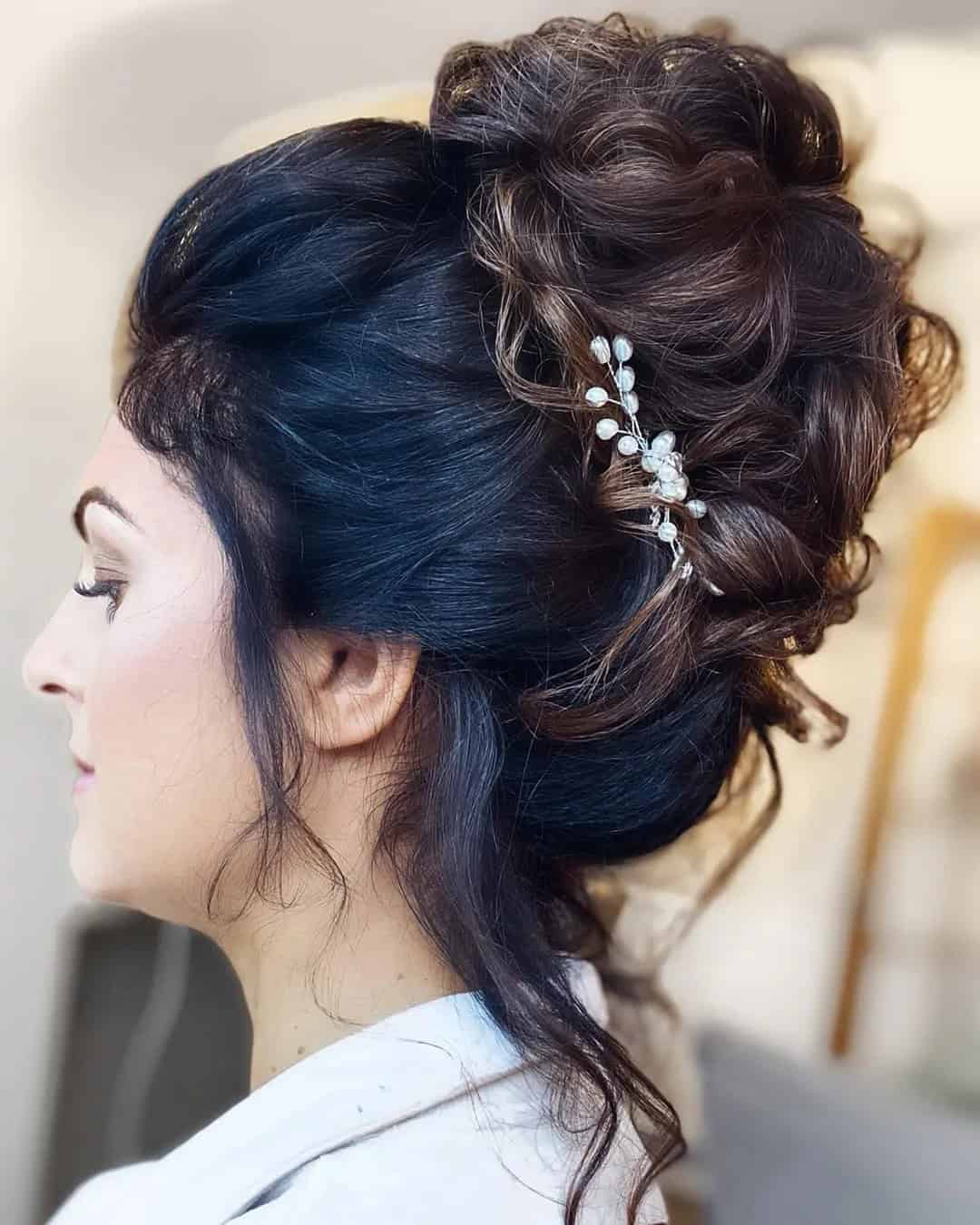 Slightly Messy Hairstyles for Mother Of The Bride