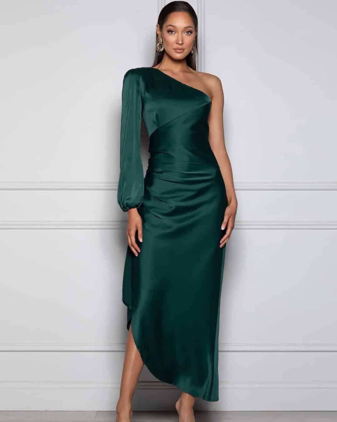 In which cases will satin emerald bridesmaid dresses look the most perfect?