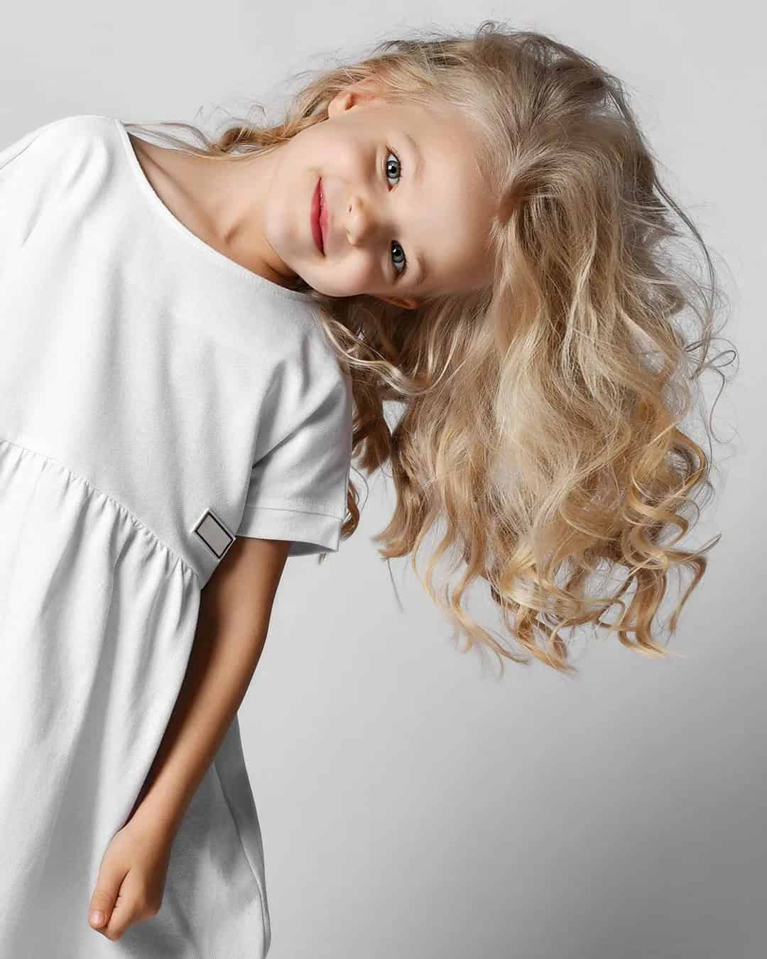 Flower Girl Hairstyles: Loose Curls