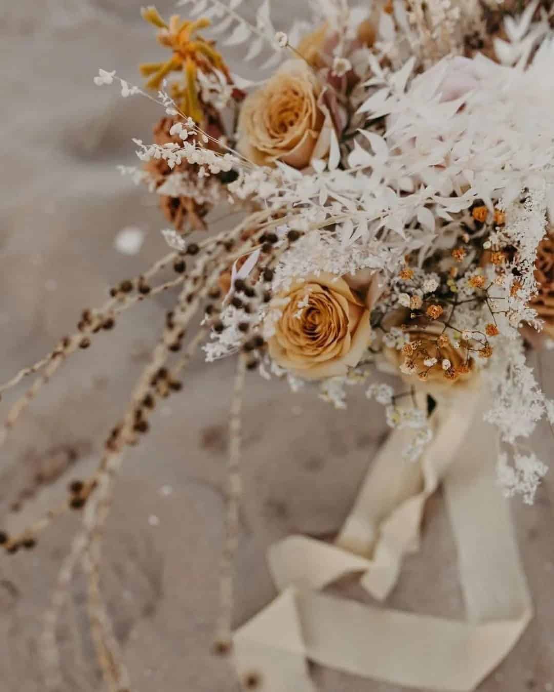 Chic Bouquets For Winter Wedding