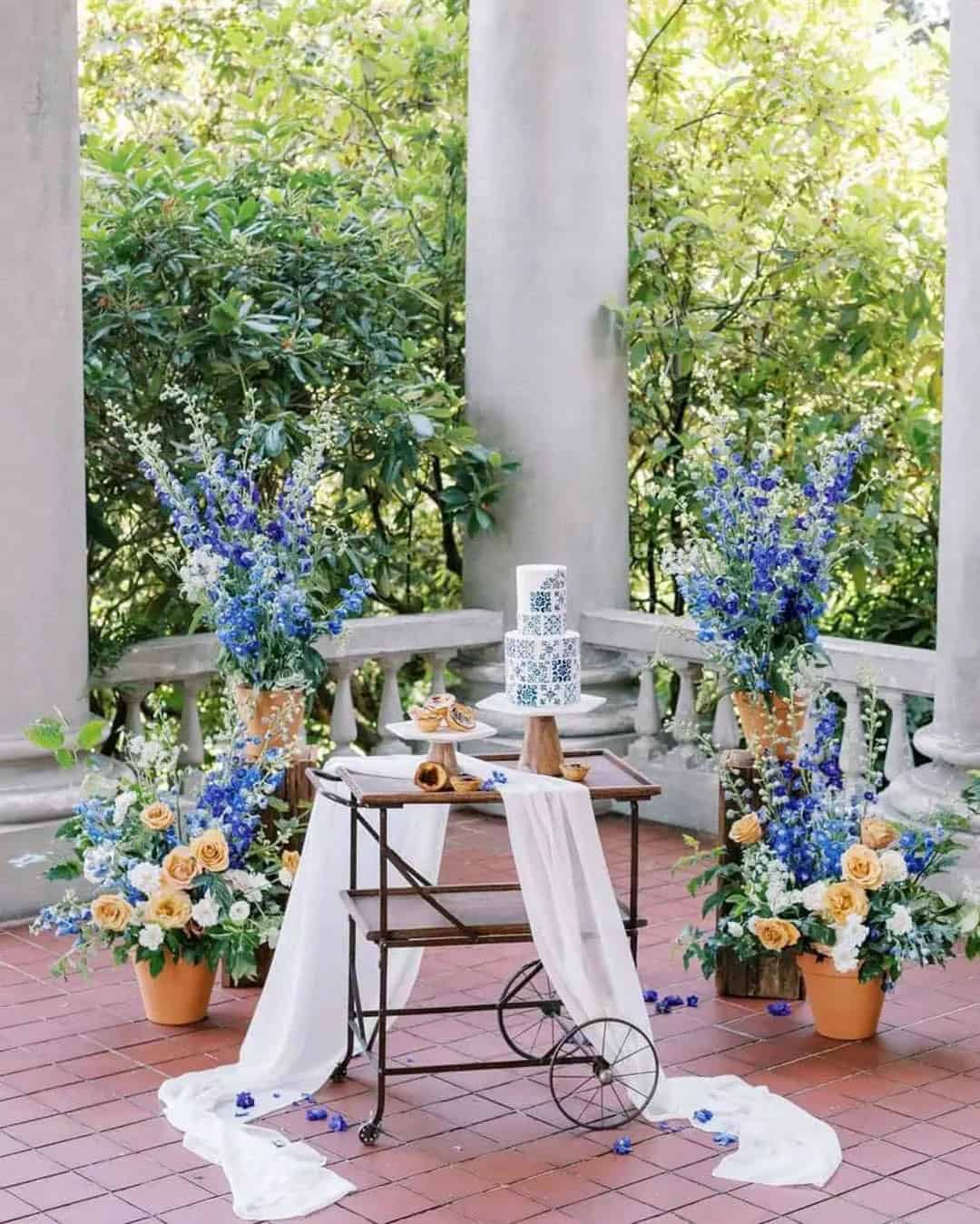 Blue And White Flower Arrangements