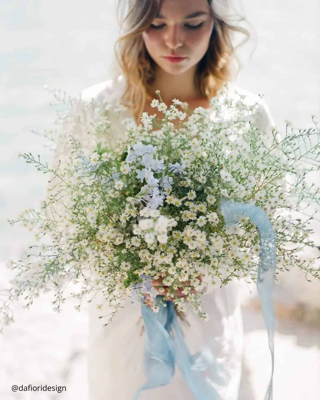 Lovely Wedding Bouquets With Daisies