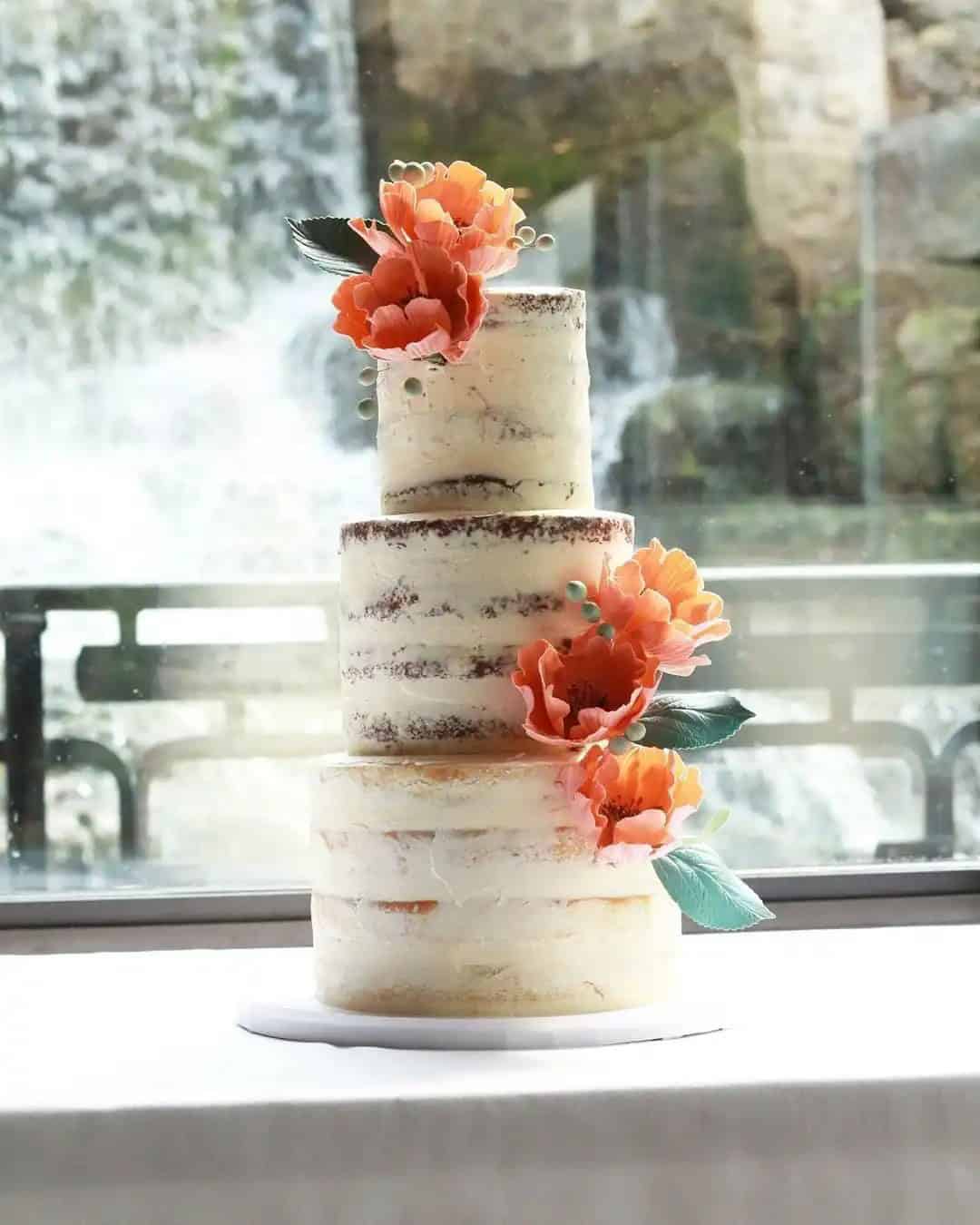 Barefaced Beauty: Naked Wedding Cakes With Flowers