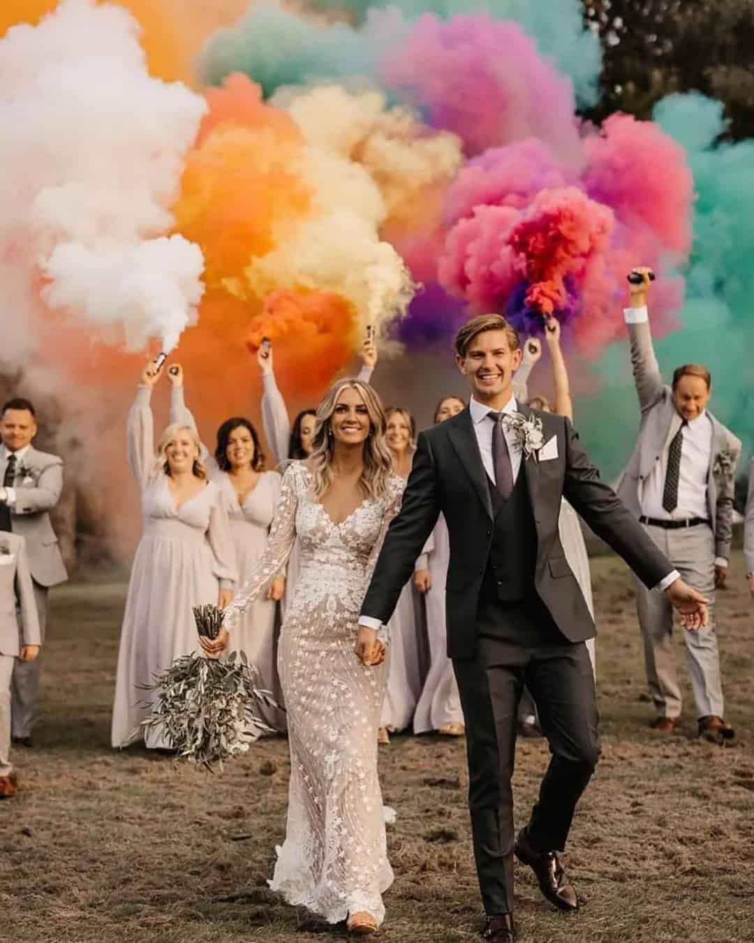 Creative Wedding Group Photo Ideas