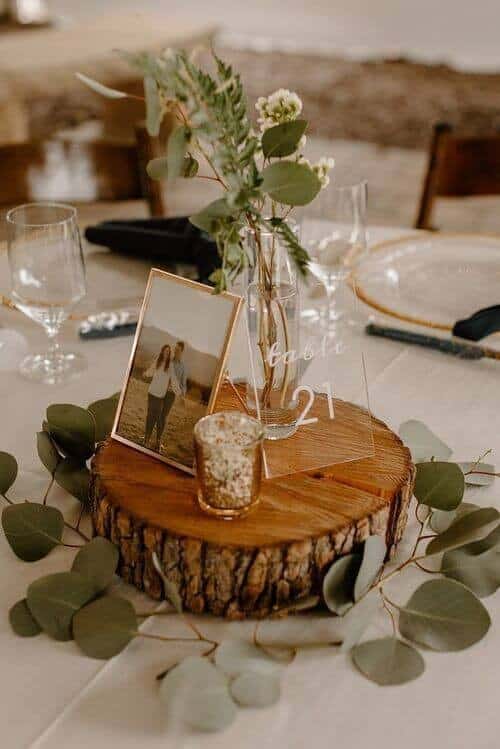 Pictures and glass table numbers