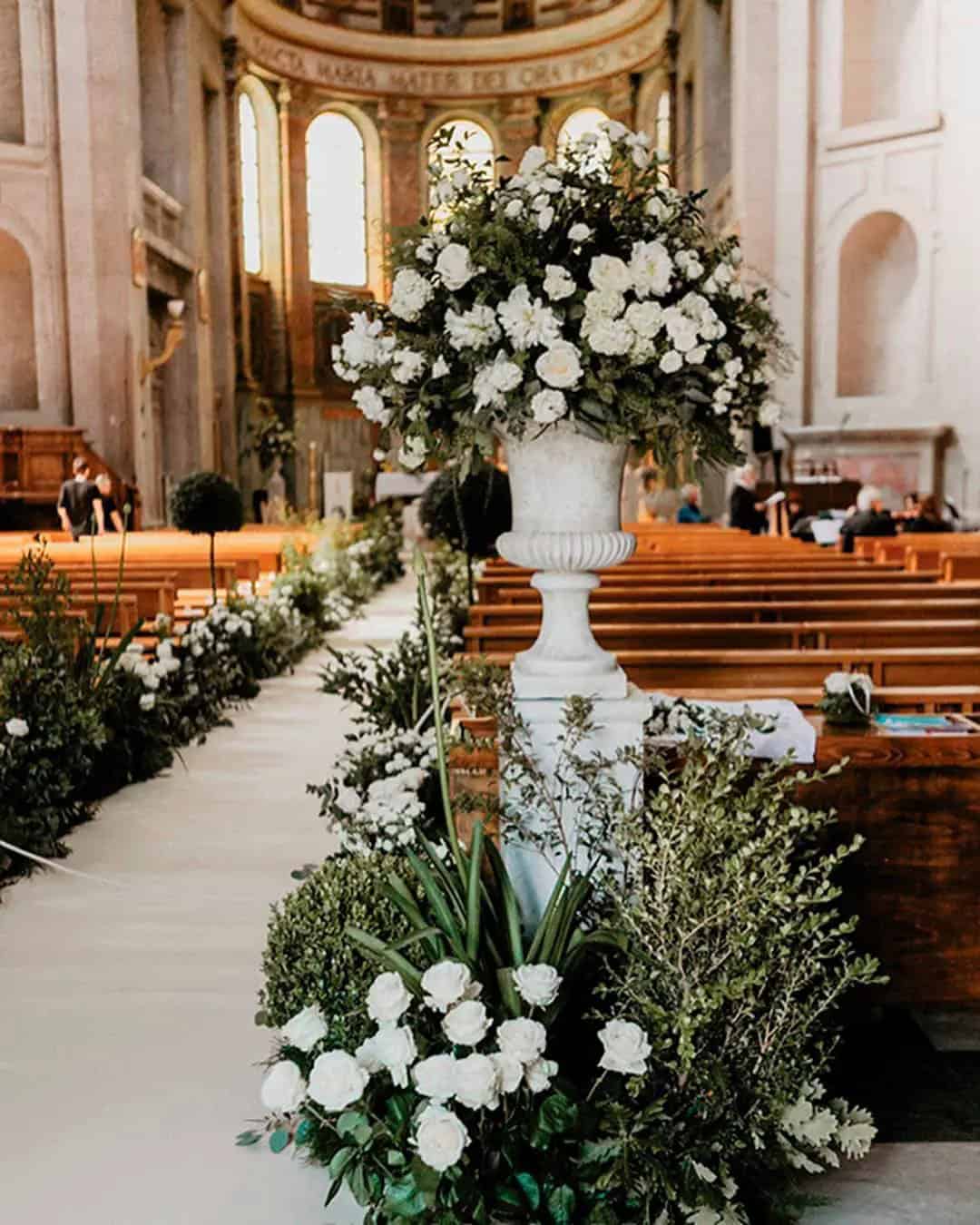 Simple Church Aisle Wedding Decorations With Romantic Flowers