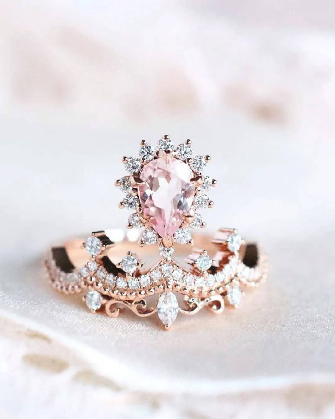 Halo Morganite Engagement Rings