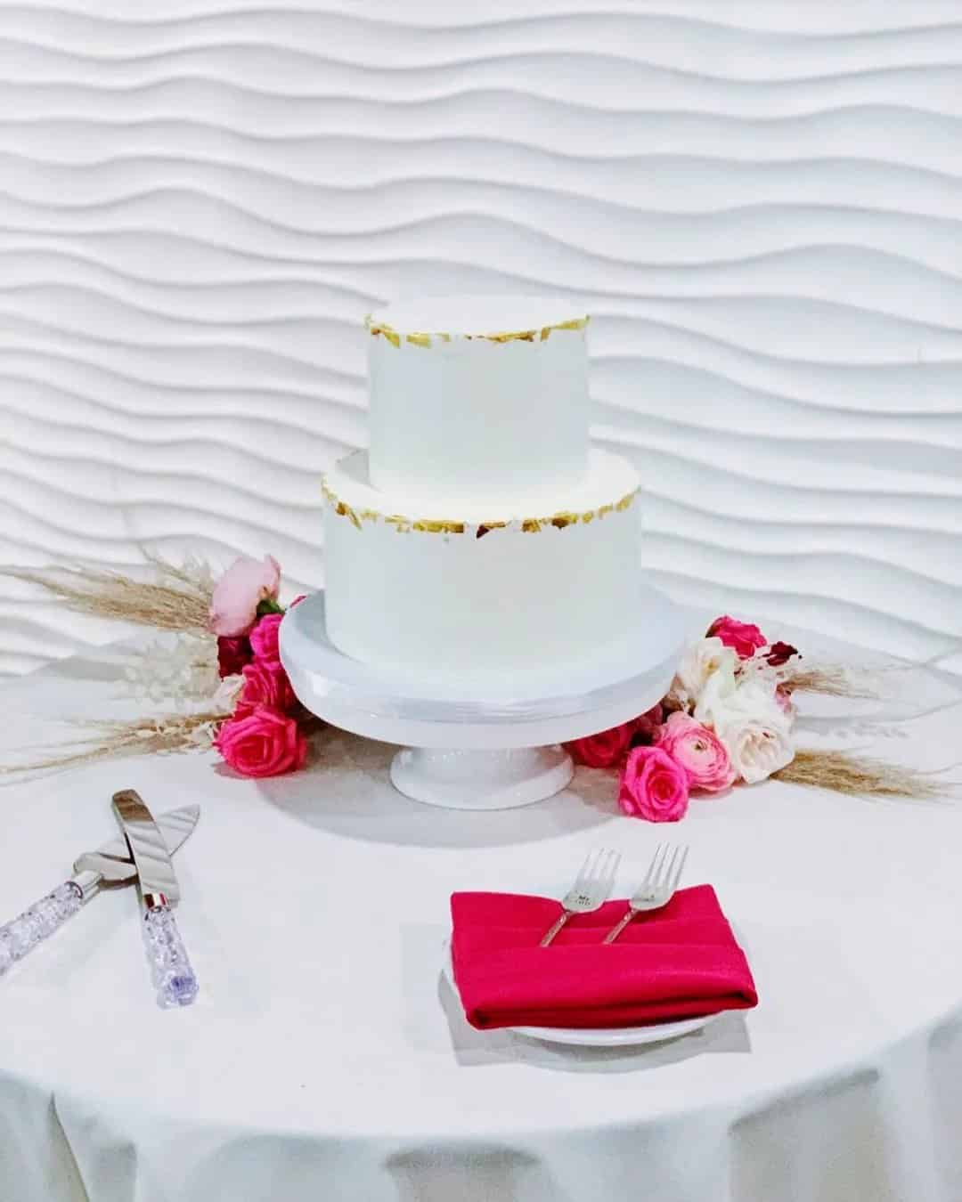 Red And White Wedding Cakes