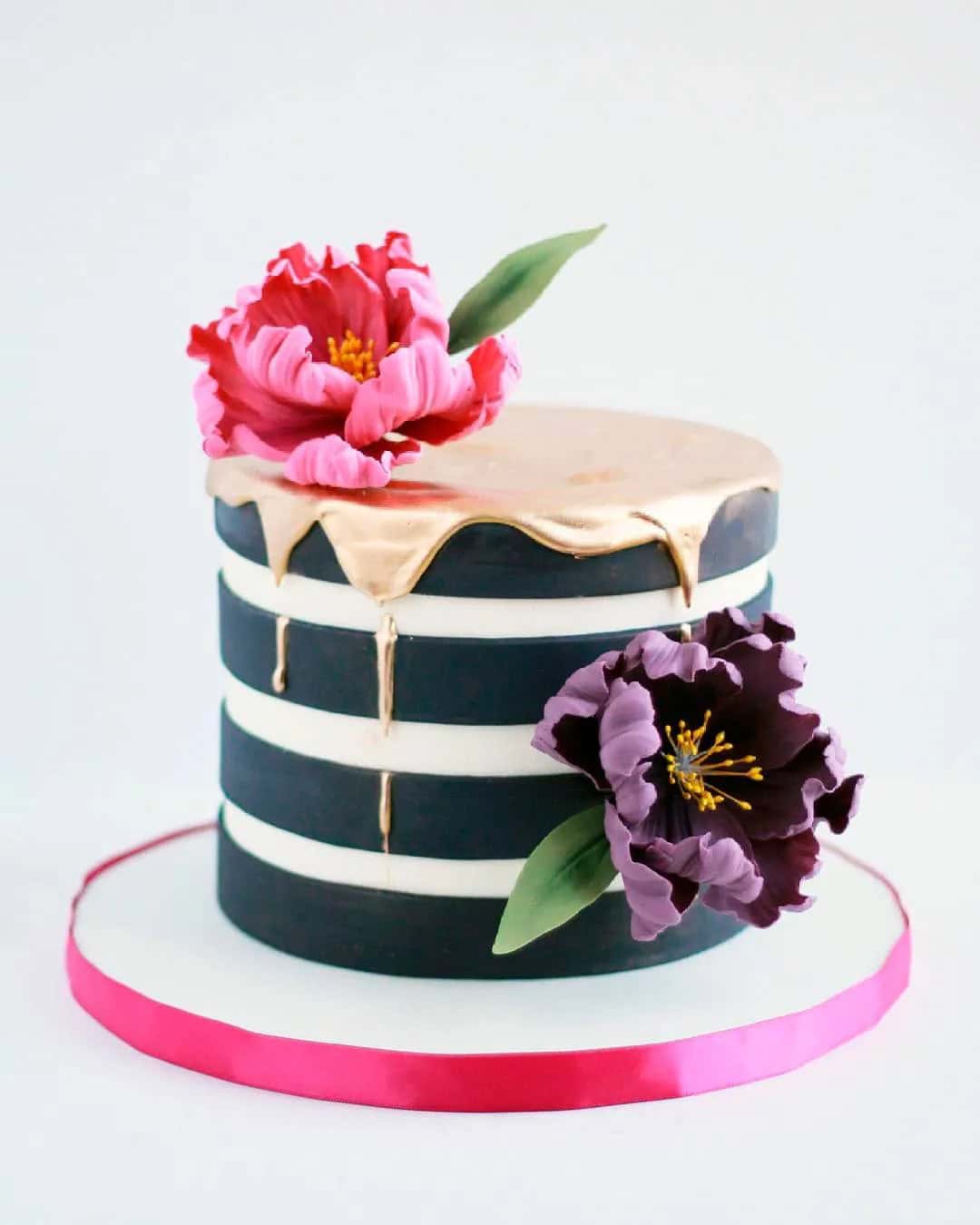 Modern Drip Cakes With Golden Details