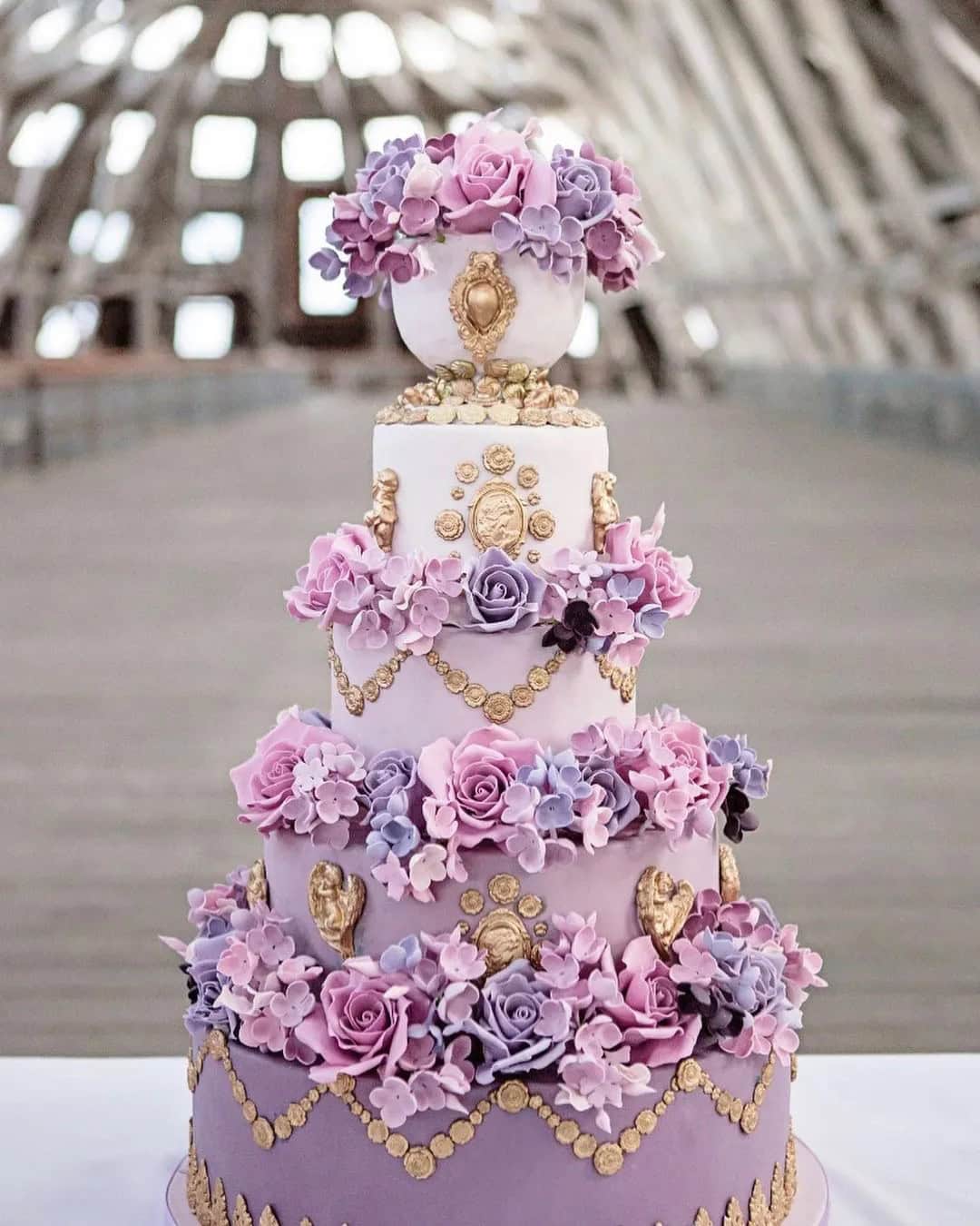 Luxury Wedding Cakes With Flowers