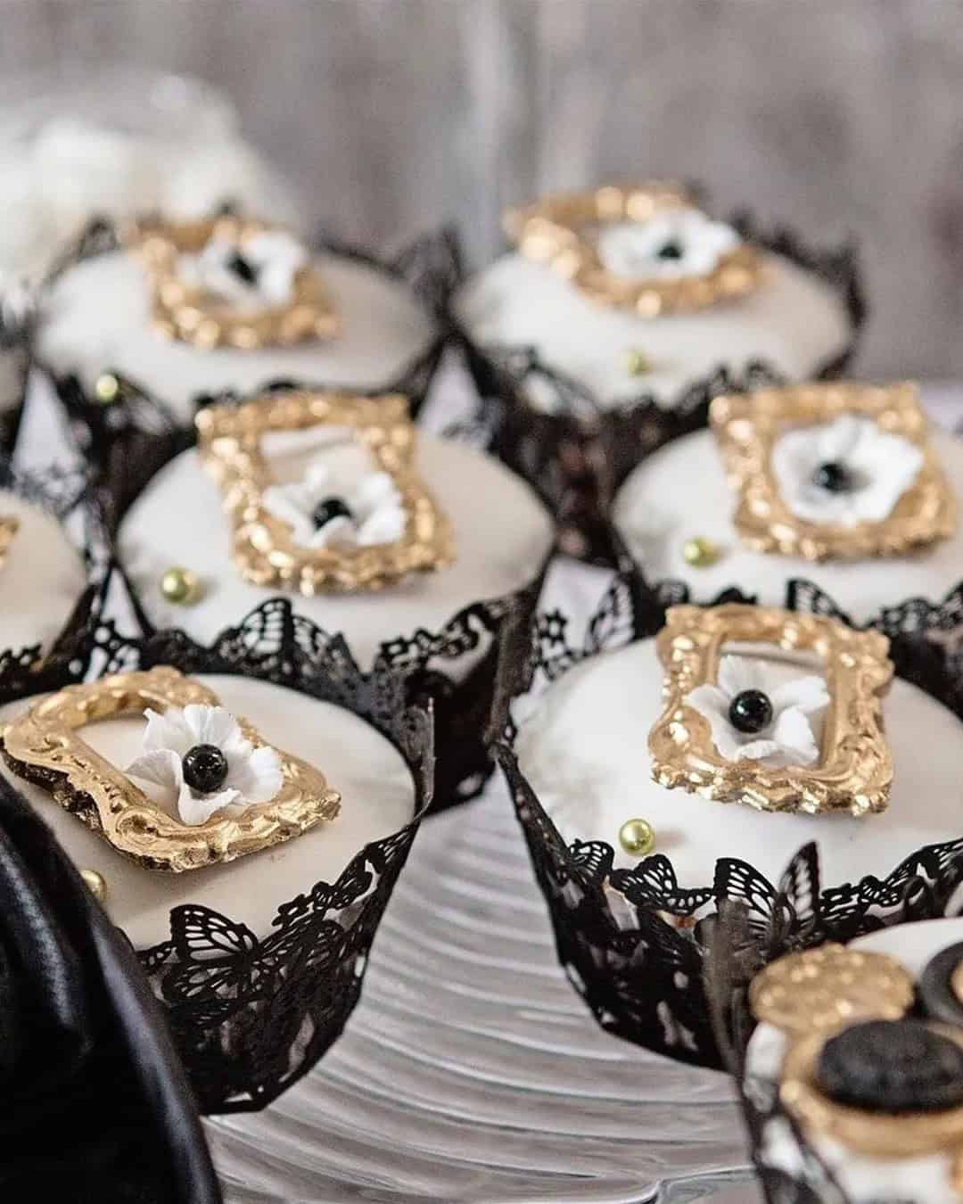 Amazing Wedding Cupcakes In Vintage Style