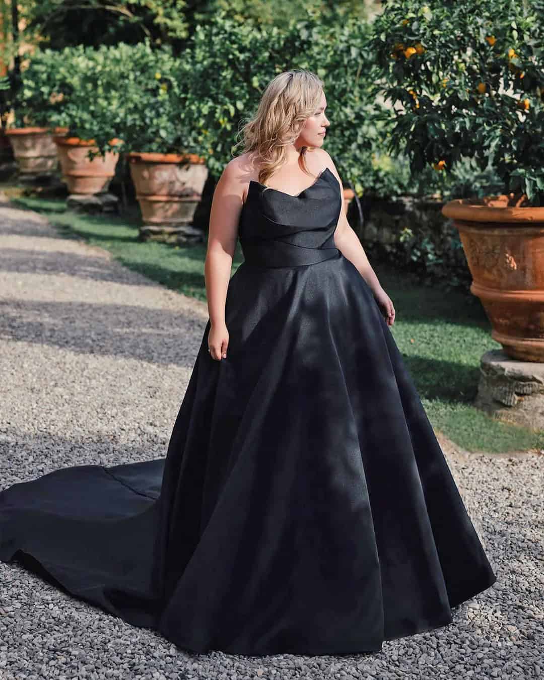 Simple Plus Size Wedding Dress Black