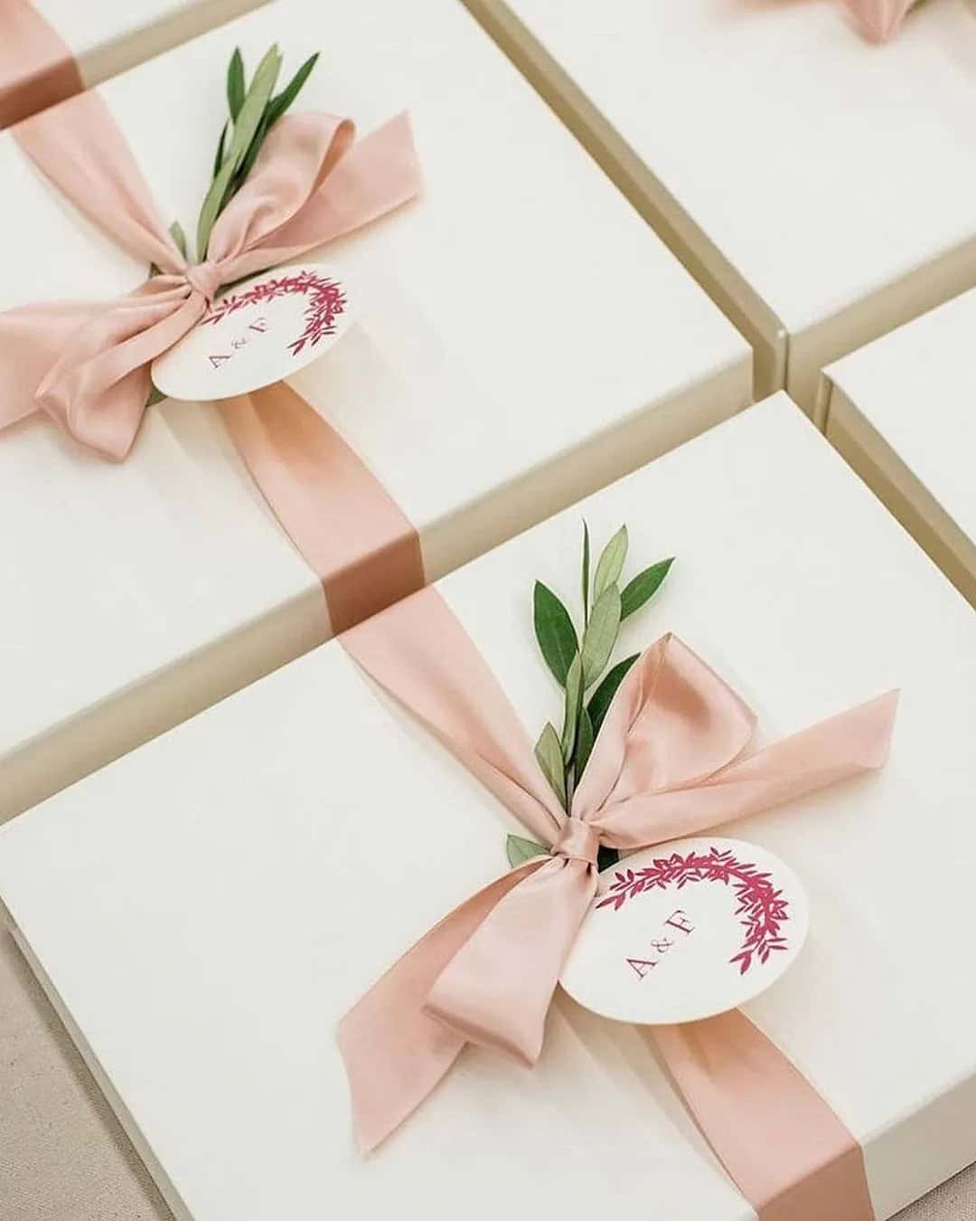 How to Decorate a Bridesmaid Proposal Box?