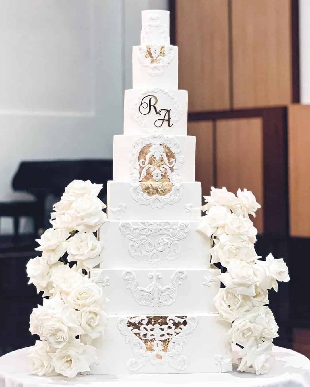 Charming Wedding Cakes With Monogram