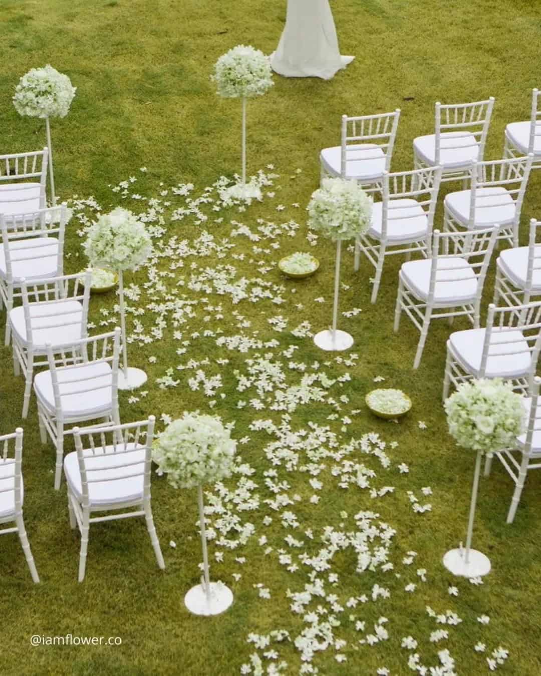 Aisle Decor Ideas with Petals