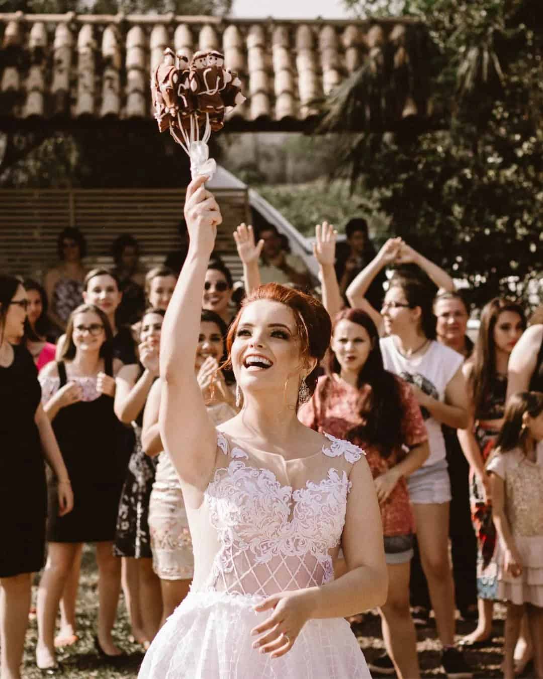 Bouquet And Garter Tossing Is A Deal-Breaker At The Reception