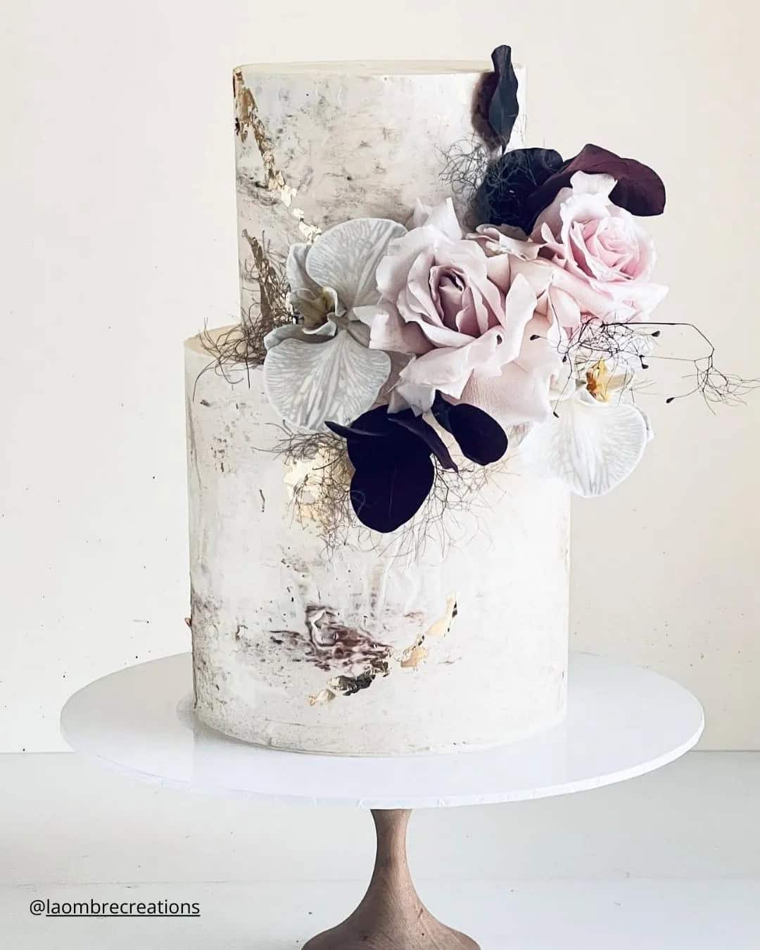 Cake With Black And White Wedding Flowers