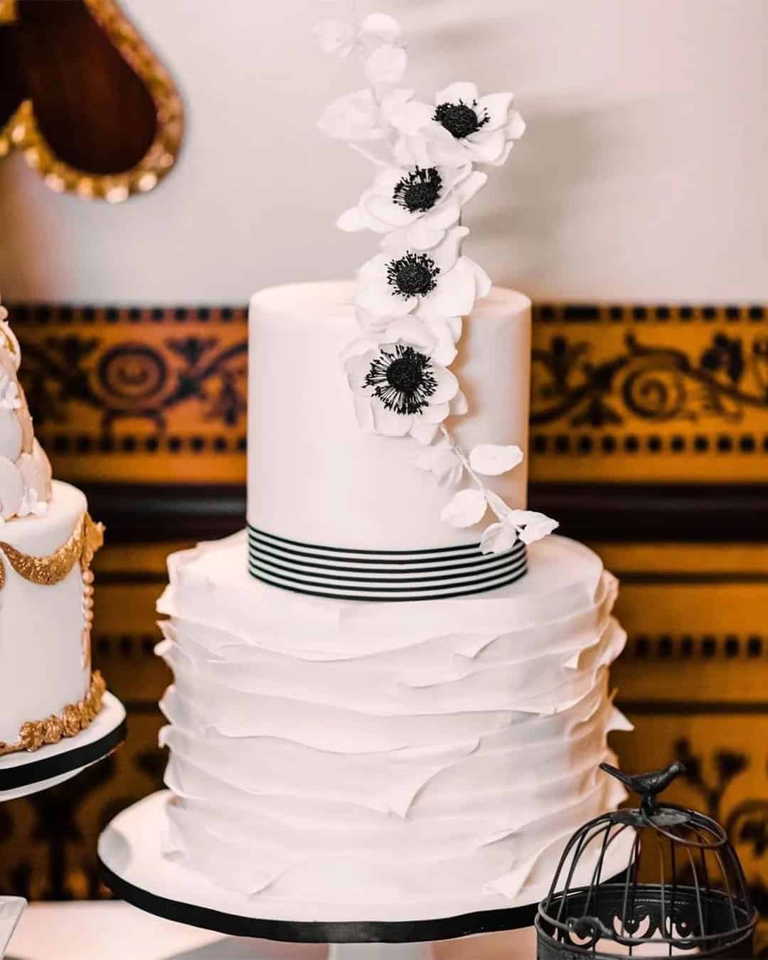 Wedding Cakes With Flowers