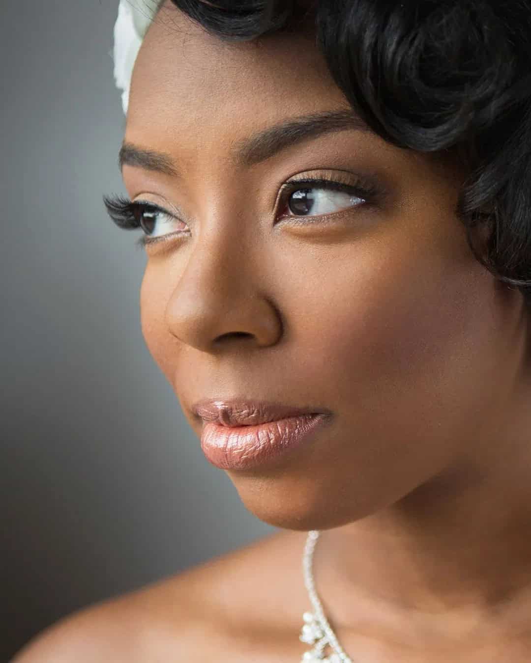 Fresh And Natural Black Bride Makeup Ideas