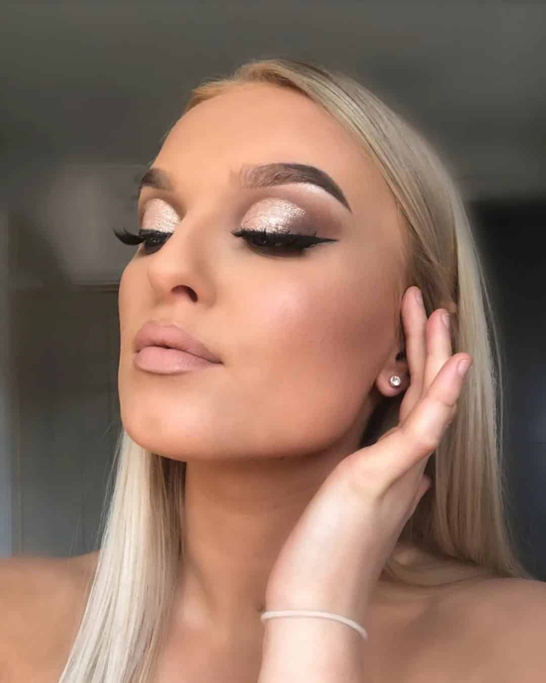 Makeup In Gold Tones